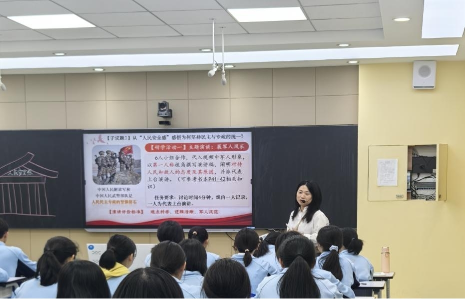 九江三中教學(xué)開(kāi)放周：一堂有深度、有情懷的思政課點(diǎn)燃青年擔(dān)當(dāng)