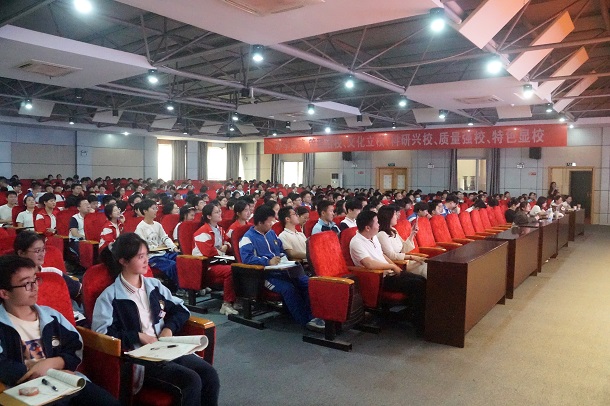 扣好人生第一?？圩樱橙“駱恿α?——九江三中優(yōu)秀學(xué)子返校交流會(huì)成功舉辦