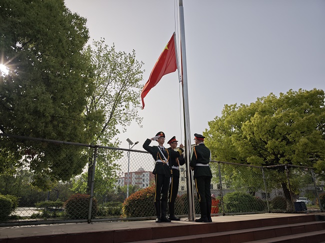 升旗儀式展風(fēng)采，青春筑夢(mèng)正當(dāng)時(shí)——九江市第三中學(xué)舉行升旗儀式